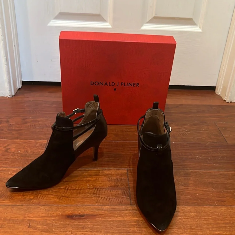 Donald Pliner high heeled bootie